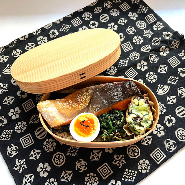 のり弁、鮭弁、今や贅沢弁当か？